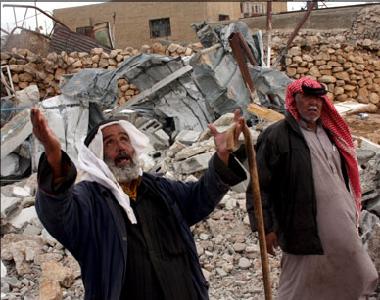 الاحتلال يجبر مقدسياً على هدم جزء من منزله