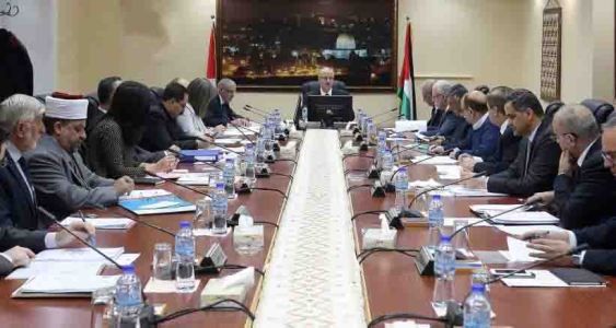 الحكومة الفلسطينية تقرر إلغاء 70 % من ضريبة البلو على الوقود