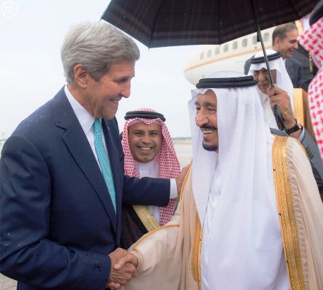الملك السعودي يلتقي كيري في واشنطن قبيل لقائه أوباما