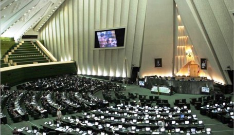 الشورى الايراني يتبنى قانونا حول الملف النووي