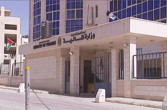 المالية الفلسطينية: لا معلومات حول صرف راتب كامل لموظفي السلطة