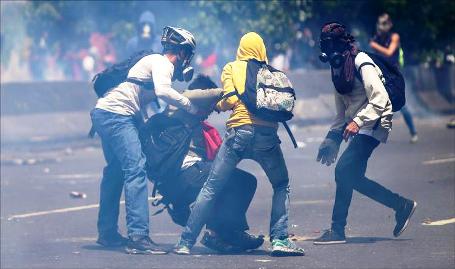 فنزويلا... ارتفاع حصيلة قتلى الاحتجاجات إلى 90 شخصاً