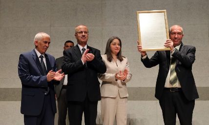 أونيسكو يعلن الخليل 