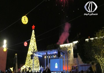 رام الله تحتفل بإضاءة شجرة الميلاد لهذا العام - 