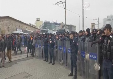 الشرطة التركية تفرق تظاهرات في انقرة واسطنبول مطالبة باستقالة الحكومة - 26 - 2 - 2014 - ناصر ستة