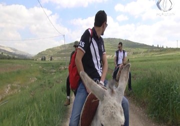 مبادرة شبابية لاكتشاف القرى والبلدات الفلسطينية على ظهور الحمير - جهاد بركات