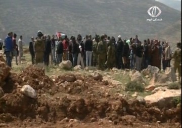 قوات الاحتلال تقمع فعالية شعبية لأهالي قرية كيسان وتمنعهم من أداء صلاة الجمعة  - 13 - 3 - 2015 - فداء نصر