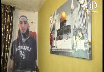 كل ما يحلم به الطفل صقر هو أن يعانق والده الأسير حسام مطر الذي دخل عامه الـ10 في سجون الاحتلال – مروان الخطيب