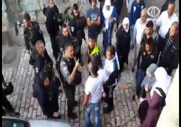 شرطة الاحتلال تعتدي على احد سدنة المسجد الأقصى المبارك والمرابطات فيه – 2 – 3 – 2015 – لبيبة شريفة