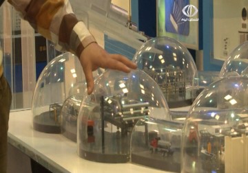 معرض للمنجزات النووية في طهران في اليوم الوطني للتكنولوجيا – 13 – 4 – 2014 – عمر هواش