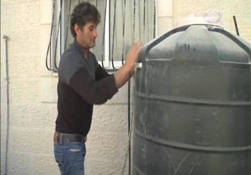 ستون ألفا من سكان أحياء شرقي القدس يعانون شحا في المياه – 10 – 7 – 2015 – محمد المدهون