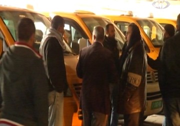 سائقو الخطوط الخارجية في الضفة الغربية يرفضون اعتماد تسعيرة وزارة النقل الجديدة – 22 – 2 – 2015 – لبيبة شريفة