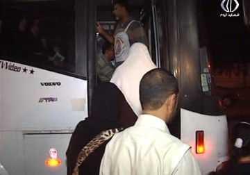 هيومن رايتس ووتش: الاحتلال يفرض قيودا على زيارات أهالي أسرى قطاع غزة - زينب أبو ضاهر - 1 - 8 -2016