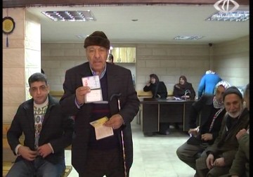 منع المقدسيين من السفر منذ أسبوع – 22 – 2 – 2015 - أحمد البديري