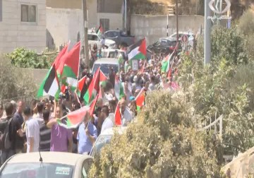 قوات الاحتلال تقمع مسيرة منددة بالاستيطان وجدار الفصل في بيت جالا - 30 - 8 - 2015 - فاتن الصالح