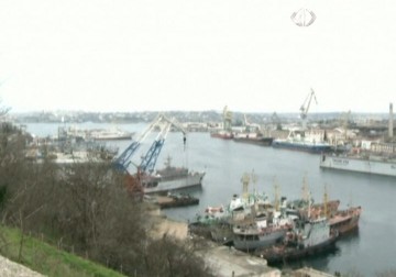 اوكرانيا تسحب سفن خفر السواحل من مينائين في القرم – 3 – 3 – 2014 – لبيبة شريفة