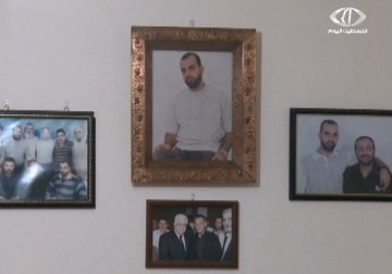 بعد 23عاما في سجون الاحتلال الأسير المحرر أسرار سمرين يتابع مسيرته التعليمية - 6 - 1 - 2015 - علي سليمان