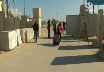 مئات المسيحين في قطاع غزة يحرمون من المشاركة بالصلوات والطقوس بكنيسة القيامة – 5 – 4 – 2015 – امتثال هنداوي