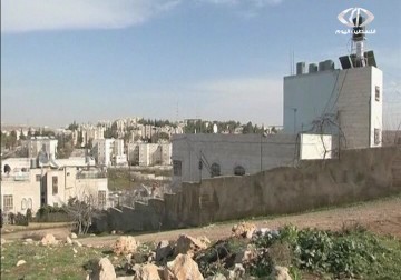 الاحتلال يفرض ضريبة على المواطن الجعبري بحجة سكنه بالقرب من مستوطنة  كريات اربع شرق الخليل - 28 - 1 - 2015 - لبيبة شريفة