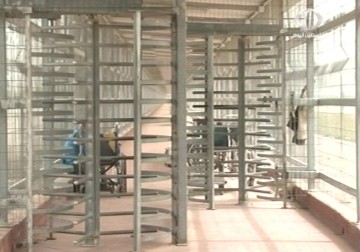 اعتقال 50 رجل أعمال واحتجاز البضائع عند معبر بيت حانون – 14 – 5 – 2015 – هادي خزعل