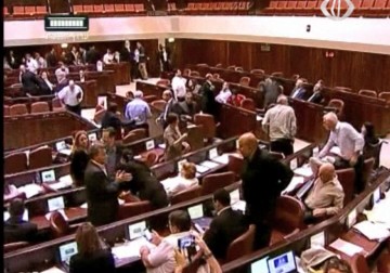 الكنيست يصادق على قانون التغذية القسرية للأسرى المضربين عن الطعام – 30 – 7 – 2015 – محمد المدهون