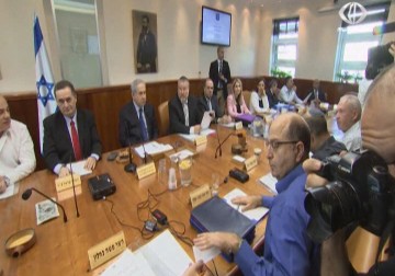 معاريف العبرية : نتنياهو يدرس ضم قائمة ‏المعسكر الصهيوني الى حكومته - 6 - 11 - 2015- زينب هاشم