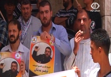 الشيخ خضر عدنان يواصل إضرابه المفتوح عن الطعام – 29 – 5 – 2015 – علي سليمان