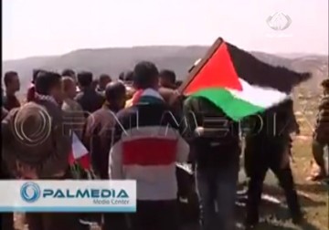 الاحتلال يقمع مسيرة المعصرة الأسبوعية في بيت لحم لاحياء ذكرى استشهاد مقاومين من حركة الجهاد الإسلامي – 13 – 3 – 2015 – لبيبة شريفة