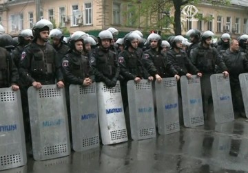 احتدام المعارك في سلافيانسك الاوكرانية والانفصاليون يسقطون مروحية عسكرية – 5 – 5 – 2014 – زينب هاشم