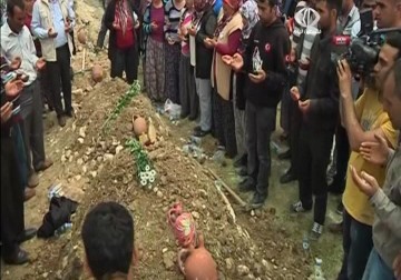 ارتفاع عدد قتلى كارثة منجم سوم غربي تركيا إلى 282 - 15 - 5 - 2014 - فاطمة ابراهيم