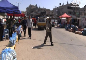 تصاعد شكاوى المواطنين بعد تزايد أعداد البسطات التي انتشرت في شوراع خانيونس - علاء سلامة - 10 - 4 - 2016  