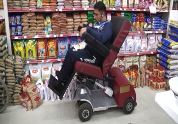 كرسي يتحرك بأوامر ‏صوتية لمساعدة المصابين والمعوقين - 25 - 11 - 2015 - رمزي البيروتي