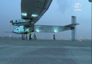 انطلاق أول رحلة جوية من أبو ظبي حول العالم بالطاقة الشمسية – 9 – 3 – 2015 – ليال خروبي
