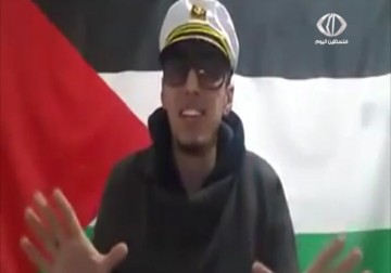 شاب فلسطيني ينتقد شخصيات وقضايا فلسطينية بطريقة ساخرة – 15 – 3 – 2015 – نور الزمان شوقي