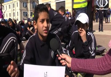 النخبة تنظم يوما دراسيا أمام بلدية الاحتلال احتجاجا على اغلاقها - مريم الحاج موسى