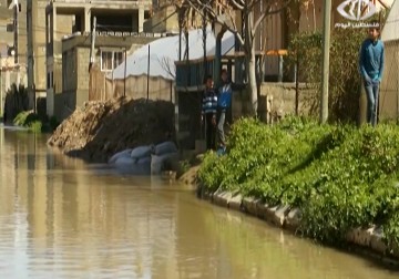 أهالي جميزة السبيل غربي رفح يناشدون المسؤولين لإنقاذهم بعد غرق منازلهم – 22 – 2 – 2015 – فاتن الصالح