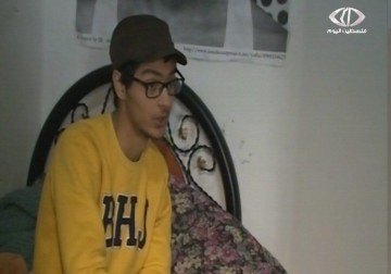 الطفل عدي صالح يناشد الجهات المختصة تحويلة للخارج لإكمال علاجه – 16 – 1 – 2015 - فداء نصر