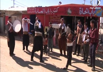 فرقة رستم للفنون الشعبية تحيي التراث في مخيم الزعتري للاجئين السوريين في الأردن - زينب هاشم