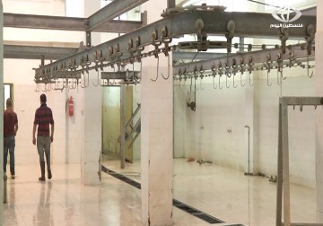 إدارة مسلخ جنين تشرع بأعمال تنظيف وتعقيم للمسلخ بعد قرار اغلاقه - زينب أبو ضاهر - 13 - 10 - 2016