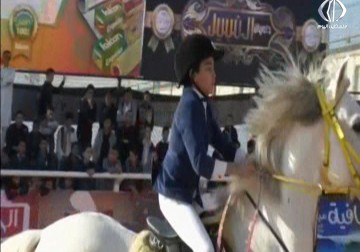 مدرسة الفروسية للخيالة تنظم بطولة قفز الحواجز - زهراء الرحيل