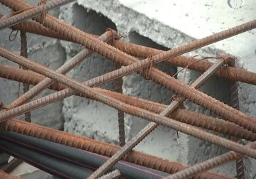 وزارة الاقتصاد في غزة تجمد عمل عدد من موزعي الاسمنت بسبب الاحتكار - نورا مشهراوي - 6 - 6 - 2016