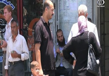 السلطة الفلسطينية تقطع رواتب 850 موظفا مؤيدا لدحلان - فاتن الصالح - 4 - 11 - 2016