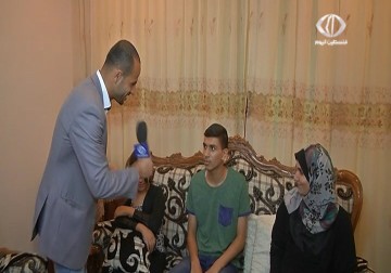 عائلة المبعد فهمي كنعان حضرت الفرحة بنجاح نجله الأكبر وحصوله على معدل 99% - 3 - 7 - 2015 - يوسف أبو كويك