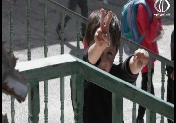 الطلبة الأيتام يحتجون على تقليص خدمات الجمعية الخيرية الإسلامية لهم - فداء نصر