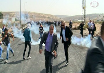 اصابة عدد من  المحامين في قمع الاحتلال لمسيرة سلمية في رام الله - 12-10-2015 - رغدة عتمة