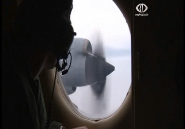 استراليا تعلن اكتشاف جسمين قد يعودان للطائرة الماليزية المفقودة – 20 – 3 – 2014 – أحمد عبد الله