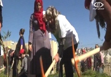 انطلاق حملة الأرض لنا في الخليل لمساندة المزارعين في فلسطين  - 3 – 2 – 2015 -  فداء نصر