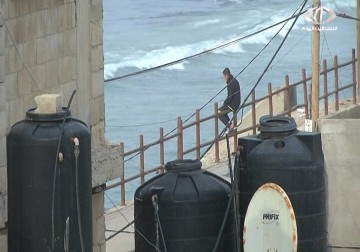 أهالي المفقودين في سفن الهجرة يهددون بالتصعيد لمعرفة مصير أبنائهم –  2 – 2 – 2015 - أكرم دلول