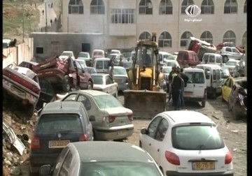 الشرطة الفلسطينية تتلف عدد من المركبات غير القانونية في مدينة الخليل - 23 - 2 - 2014 - فداء نصر