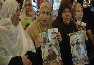 مركز أسرى فلسطين : قرار الصليب الأحمر تقليص زيارات الأهالي يخدم الاحتلال - ليال خروبي - 27 - 5 - 2016